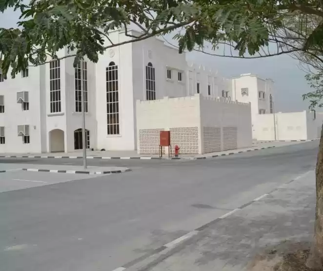 Karışık kullanım Hazır Mülk 1 yatak odası U/F İşçi Konaklama  kiralık içinde Doha #9086 - 1  image 